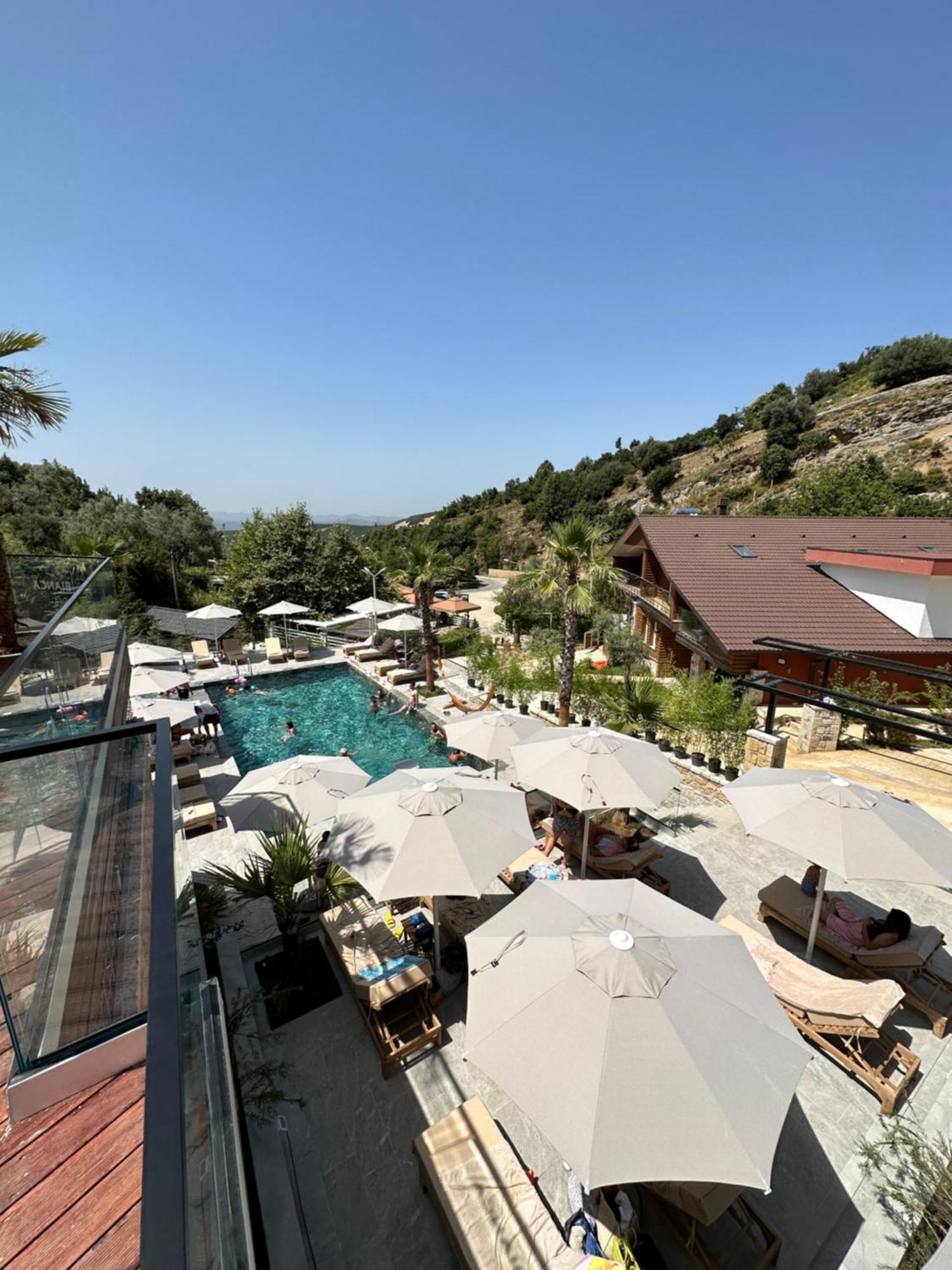 Priska e Madhe Bianca Hotel & Villa מראה חיצוני תמונה