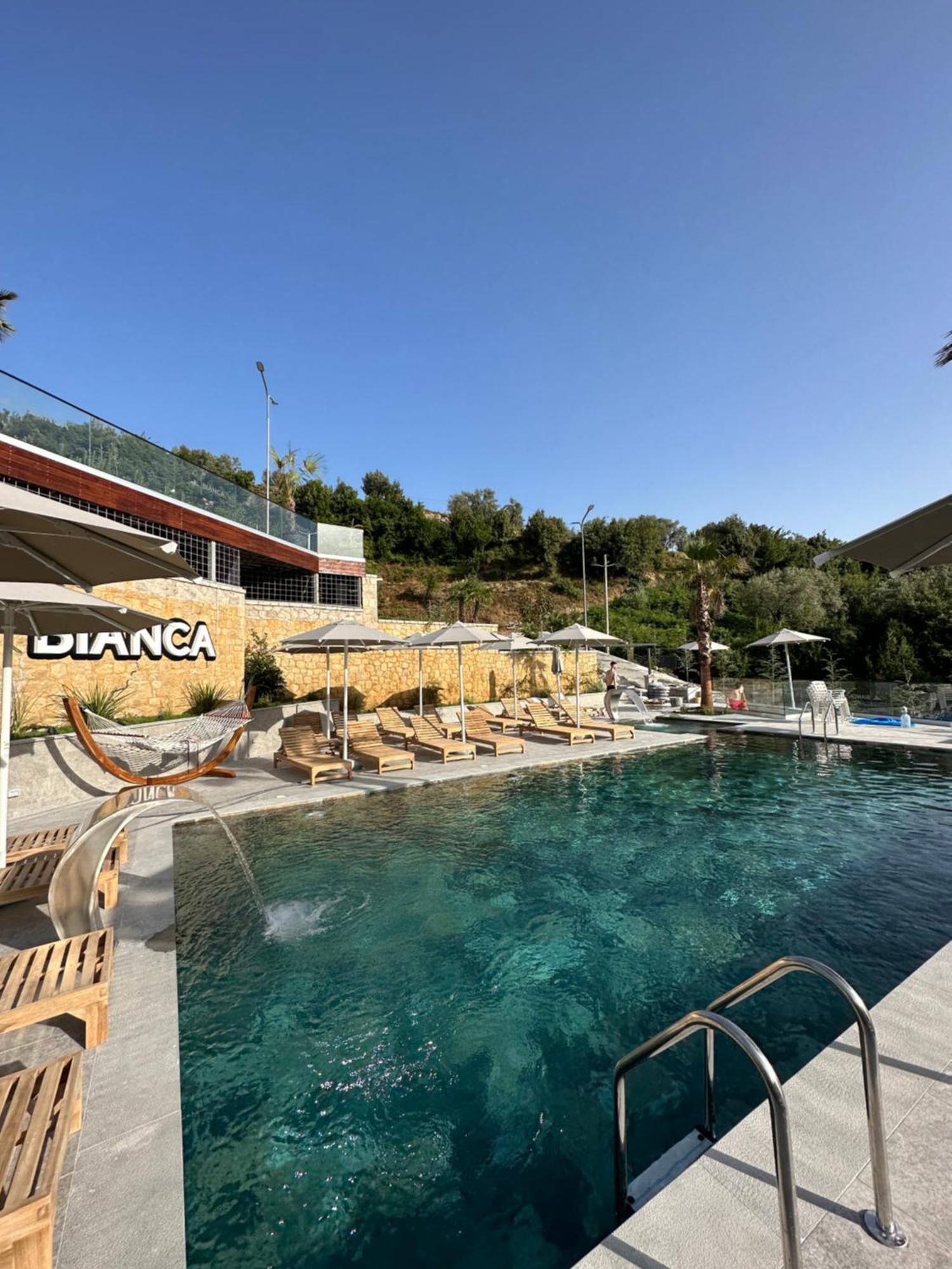 Priska e Madhe Bianca Hotel & Villa מראה חיצוני תמונה